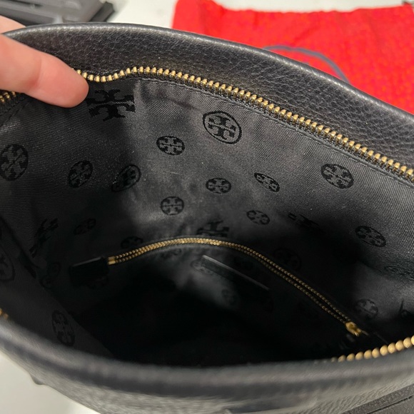 Tory Burch EUC Black Leather Crossbody Clutch Handbag - Picture 4 of 4